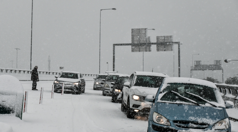 Χιονόπτωση στην Αττική Οδό, Δευτέρα 24 Ιανουαρίου 2022.
(ΤΑΤΙΑΝΑ ΜΠΟΛΑΡΗ/EUROKINISSI)