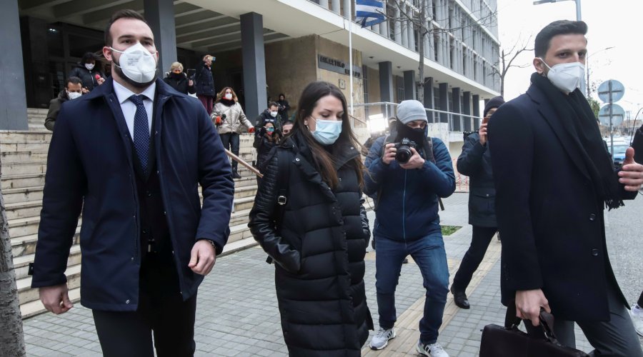 ΘΕΣΣΑΛΟΝΙΚΗ - Η 24ΧΡΟΝΗ ΓΕΩΡΓΙΑ ΜΠΙΚΑ ΑΝΑΧΩΡΕΙ ΑΠΟ ΤΑ ΔΙΚΑΣΤΗΡΙΑ ΜΕΤΑ ΤΗΝ ΚΑΤΑΘΕΣΗ ΤΗΣ ΣΤΟΝ ΑΝΑΚΡΙΤΗ