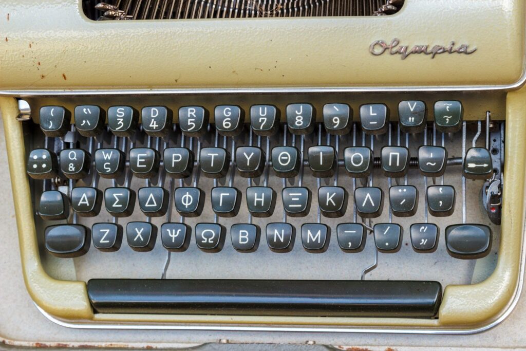 typewriter-ga6a1e0e27_1920-1024x683