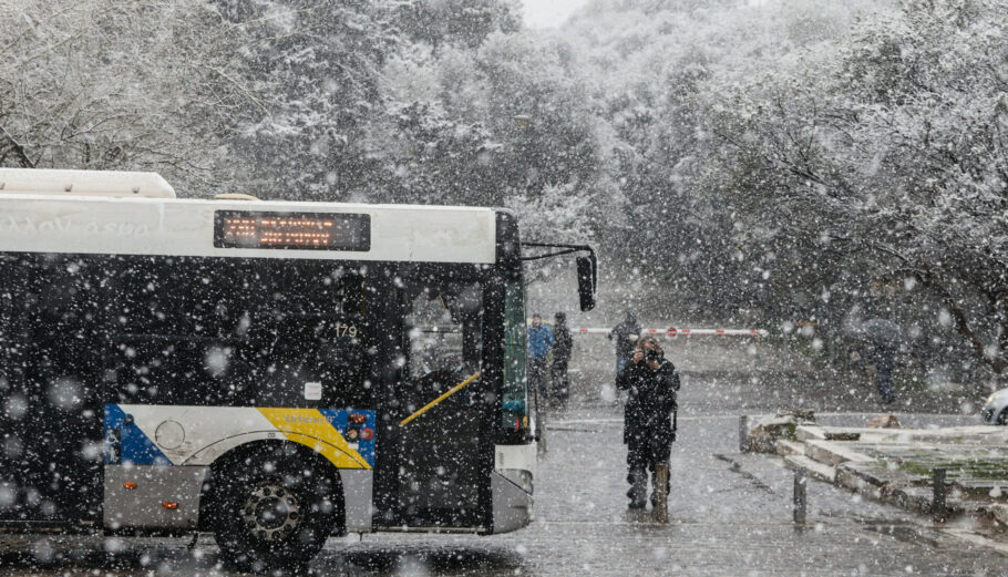 Χιονόπτωση στο κέντρο της Αθήνας, Δευτέρα 24 Ιανουαρίου 2022.
(ΓΙΩΡΓΟΣ ΚΟΝΤΑΡΙΝΗΣ/EUROKINISSI)