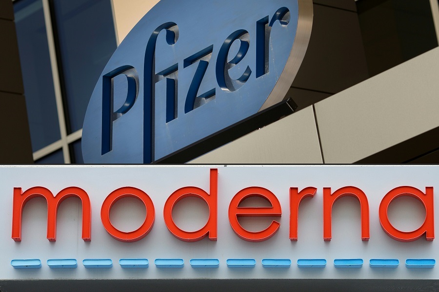 (COMBO) This combination of file pictures created on August 05, 2020 shows a sign for Pfizer pharmaceutical company in Cambridge, Massachusetts, on March 18, 2017, and the Moderna headquarters in Cambridge, Massachusetts on May 18, 2020. - Pfizer, Moderna, Novavax: executives at several American laboratories developing Covid-19 vaccines have recently pocketed millions of dollars by selling shares in their companies -- raising questions about the propriety of such a move in the midst of a national health crisis. On the very day that pharmaceutical giant Pfizer announced preliminary data showing its vaccine was 90 percent effective against the coronavirus, its chief executive Albert Bourla sold shares worth $5.6 million. (Photos by DOMINICK REUTER and Joseph Prezioso / AFP)