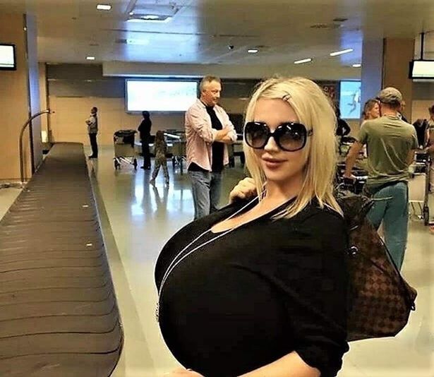 0_PAY-I-was-forced-to-sit-away-from-other-passengers-on-flight-because-my-BOOBS-are-too-big-reveals-mod