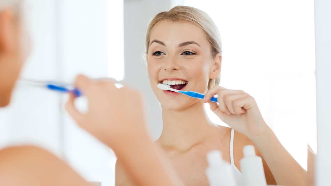 girl-brushing-teeth-min