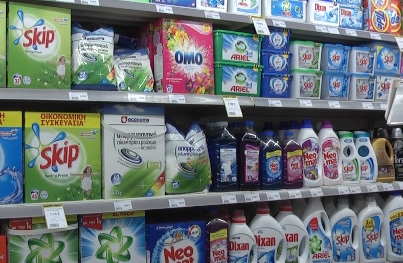 Το Ινστιτούτο καταναλωτών, έχει ζητήσει από το Υπουργείο Ανάπτυξης να καταργήσει την «μεζούρα» στα απορρυπαντικά σκόνης πλυντηρίου. Αλλά …