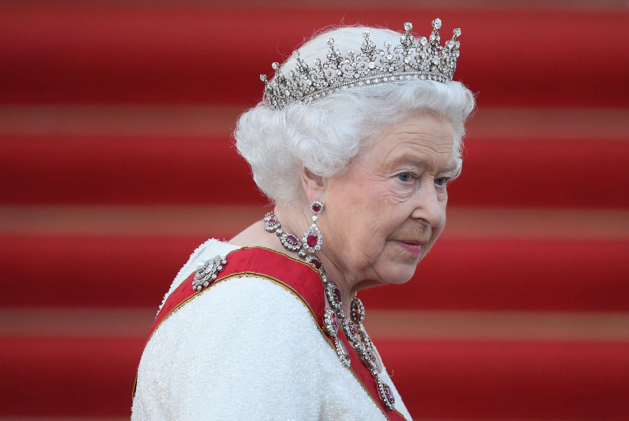 queen-elizabeth-ii-arrives-for-the-state-banquet-in-her-news-photo-1662638185-scaled
