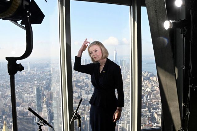 FILE PHOTO: British Prime Minister Liz Truss speaks to the media at the Empire State building in New York, U.S., September 20, 2022.        REUTERS/Toby Melville/Pool/File Photo        TPX IMAGES OF THE DAY        SEARCH "GLOBAL POY" FOR THIS STORY. SEARCH "REUTERS POY" FOR ALL BEST OF 2022 PACKAGES./File Photo