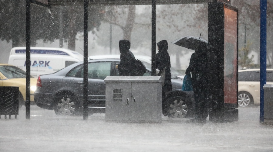 Έντονη βροχόπτωση με διαστήματα χαλαζόπτωσης στην Αθήνα, Πέμπτη 26 Ιανουαρίου 2023.
(ΓΙΑΝΝΗΣ ΠΑΝΑΓΟΠΟΥΛΟΣ/EUROKINISSI)