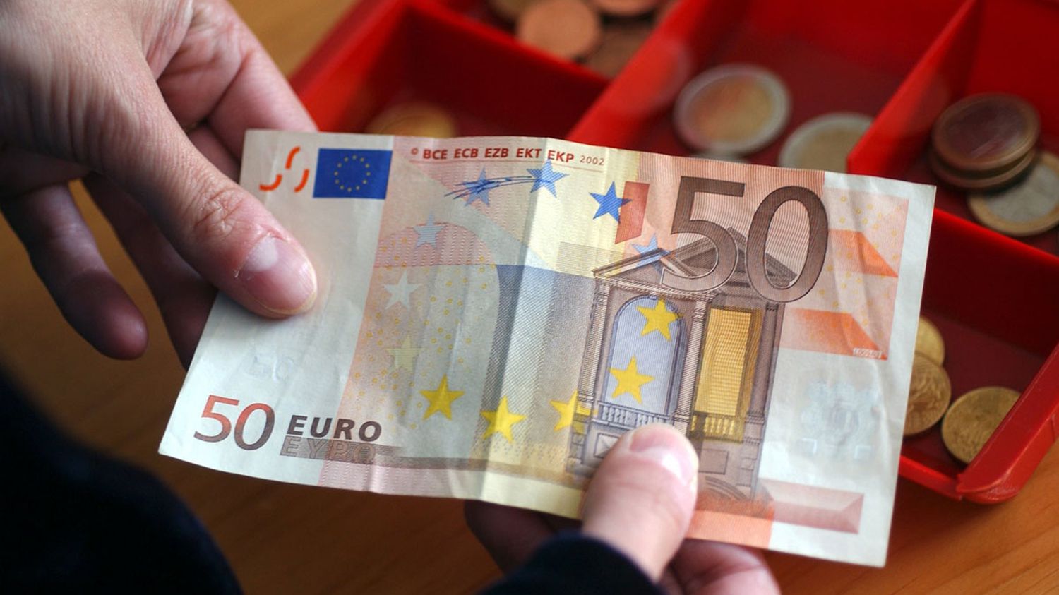 Μήπως να τον ακολουθήσεις κι εσύ: Ο κανόνας με το 50άρικο που θα σε ...