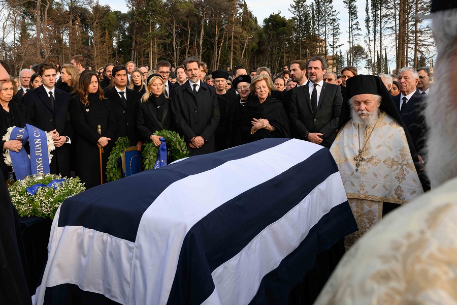Funeral procession of the Former King Constantine II of Greece at the former summer residence of Greece's royals, in Tatoi, northwestern Athens, Greece on January 16, 2023. Constantine II, Head of the Royal House of Greece, reigned as the last King of the Hellenes from 6 March 1964 to 1 June 1973, and died in Athens at the age of 82. / Κηδεία του πρώην βασιλιά Κωνσταντίνο της Ελλάδας στην πρώην βασιλική εξοχική κατοικία στο Τατόι, βορειοδυτικά των Αθηνών, Ελλάδα, στις 16 Ιανουαρίου 2023.