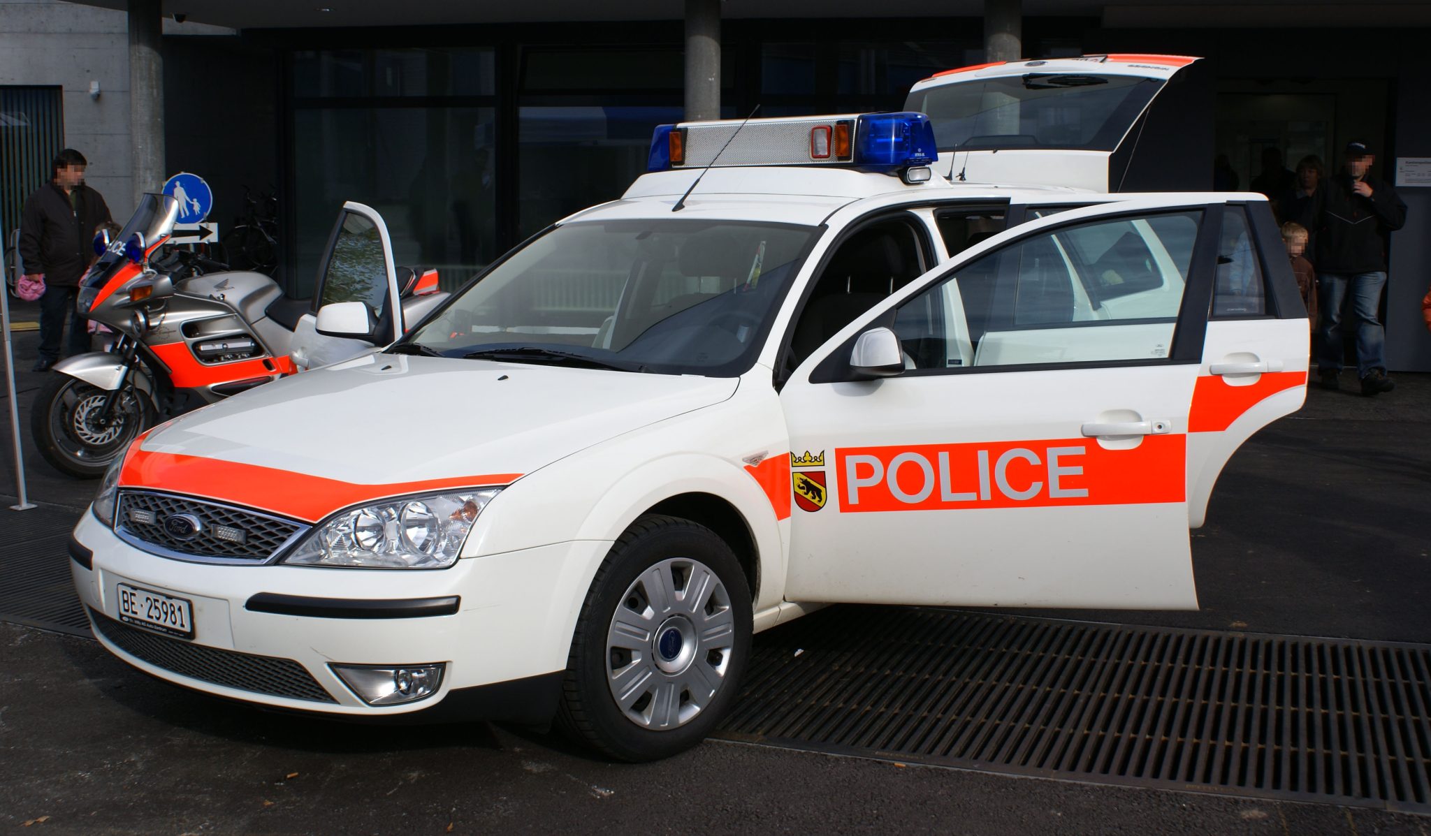 Bernese_police_car-2048x1197