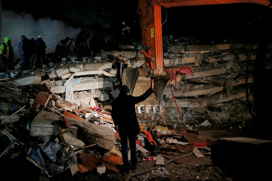 A rescue team works on a collapsed building, following an earthquake in Osmaniye, Turkey February 6, 2023. REUTERS/Dilara Senkaya