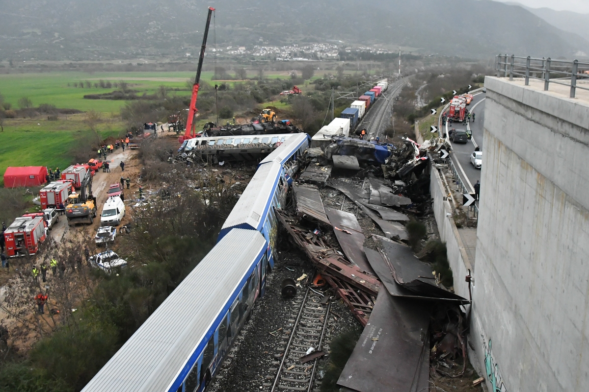 Rail accident involving a collision between a cargo and a passenger train in the Evangelismos area of Larissa, Greece on March 1, 2023. / Σιδηροδρομικό ατύχημα με σύγκρουση μιας εμπορικής και μιας επιβατικής αμαξοστοιχίας στην περιοχή Ευαγγελισμός Λάρισας, 1 Μαρτίου 2023.
