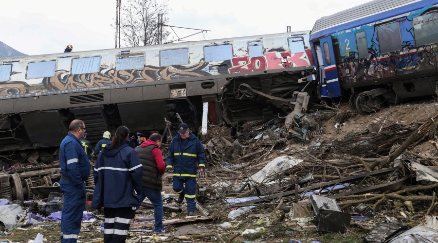 Σιδηροδρομικό δυστύχημα στα Τέμπη έξω από την Λάρισα, σύγκρουση εμπορικής και επιβατικής αμαξοστοιχίας, Τετάρτη 1 Μαρτίου 2023. 
(ΛΕΩΝΙΔΑΣ ΤΖΕΚΑΣ/EUROKINISSI)