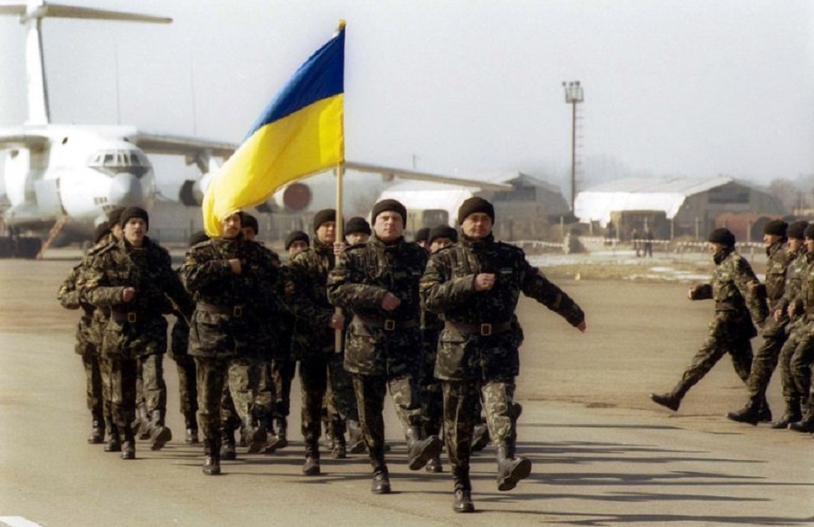 ukraine_soldiers_flag-
