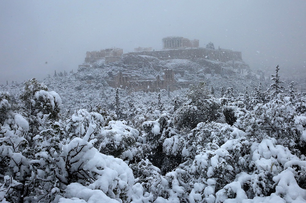 210216160834_Athens-Akropoli-snow-xioni