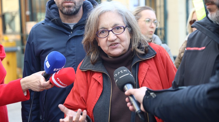 Δίκη στο αυτόφωρο της συνταξιούχου δημοσιογράφου Ιωάννας Κολοβού και του γιού της, Τετάρτη 24 Ιανουαρίου 2024. Η Ιωάννα Κολοβού και ο γιος της συνελήφθησαν με τη διαδικασία του αυτοφώρου έπειτα από μήνυση του νέου ιδιοκτήτη κατά την διάρκεια επιχείρησης έξωσης από το σπίτι της στου Ζωγράφου και μεταφέρθηκαν στο ΑΤ Ζωγράφου. 
(ΓΙΑΝΝΗΣ ΠΑΝΑΓΟΠΟΥΛΟΣ/EUROKINISSI)