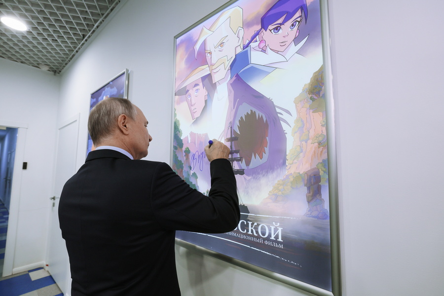 epa11069179 Russian President Vladimir Putin signs his autograph as he visits the 'Mechtalet' animation studio in Khabarovsk, Russia, 11 January 2024. Employees of the animation studio 'Mechtalet' from the Khabarovsk Territory showed Vladimir Putin a cartoon about the wonders of the region. This is the first animation studio created in the Far East.  EPA/GAVRIIL GRIGOROV / SPUTNIK / KREMLIN POOL MANDATORY CREDIT