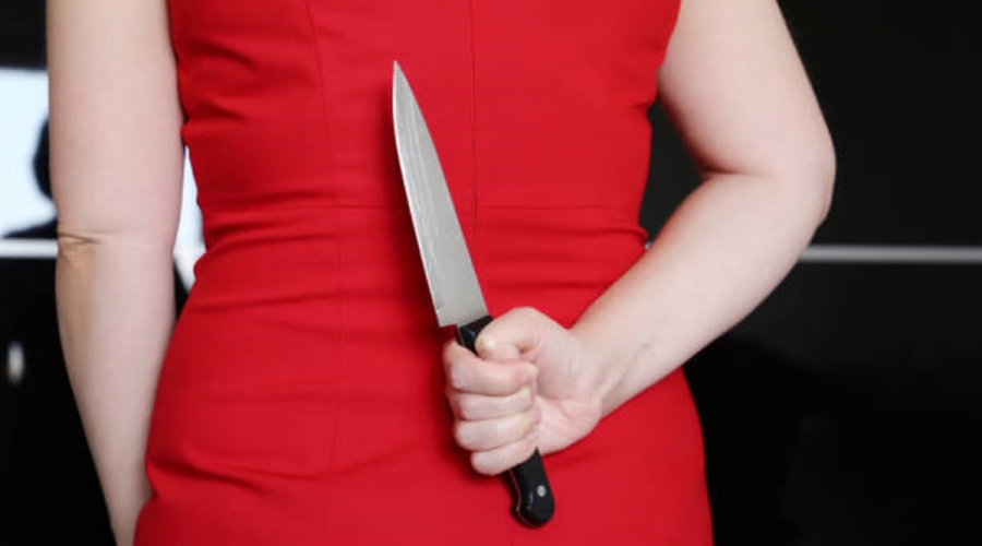 woman-knife