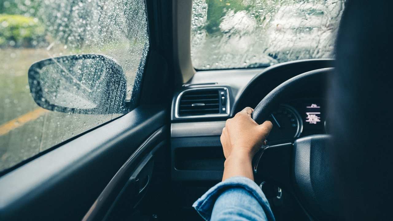 αυτοκινητο-βροχη