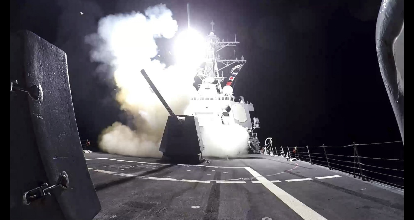 240204203126_28269380-missle-launch-from-an-US-navy-vessel-off-Yemen