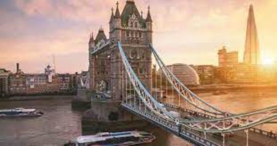 Θρίλερ στον Τάμεση Έρευνες για την ανεύρεση σορού καταζητούμενου