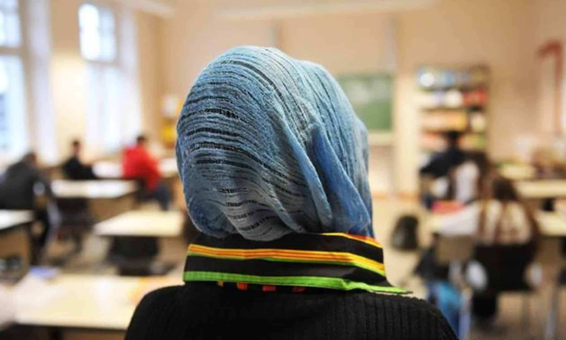 Gallia_-islamic-headscarf