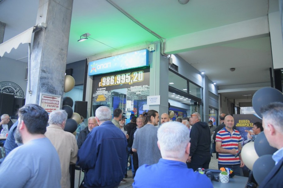 Το Eurojackpot γιόρτασε τον πρώτο Έλληνα νικητή που κέρδισε 1 εκατ. ευρώ στη Λαμία
