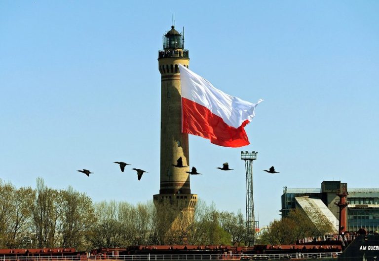 Poland-Flag-PAP-768x530