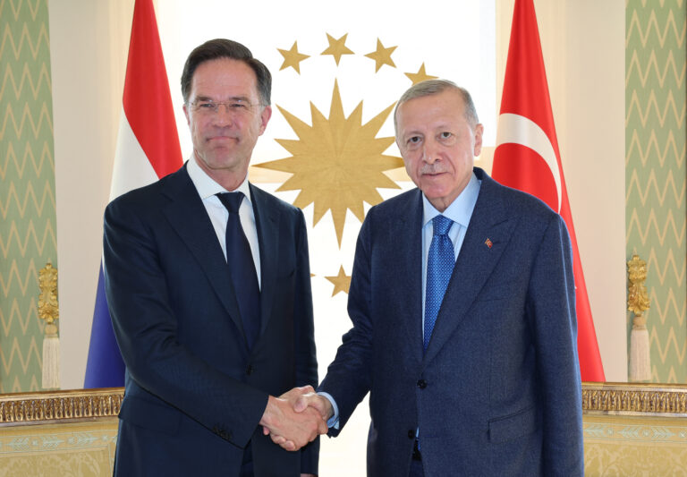 This handout photograph taken and released by Turkish Presidency Press Office on April (26, 2024, shows Turkish President Recep Tayyip Erdogan (R) shaking hands with Prime Minister of the Netherlands Mark Rutte (L) during their meeting at Vahdettin Pavilion in Istanbul. (Photo by Handout / TURKISH PRESIDENTIAL PRESS SERVICE / AFP) / RESTRICTED TO EDITORIAL USE - MANDATORY CREDIT "AFP PHOTO / TURKISH PRESIDENCY PRESS OFFICE" - NO MARKETING NO ADVERTISING CAMPAIGNS - DISTRIBUTED AS A SERVICE TO CLIENTS