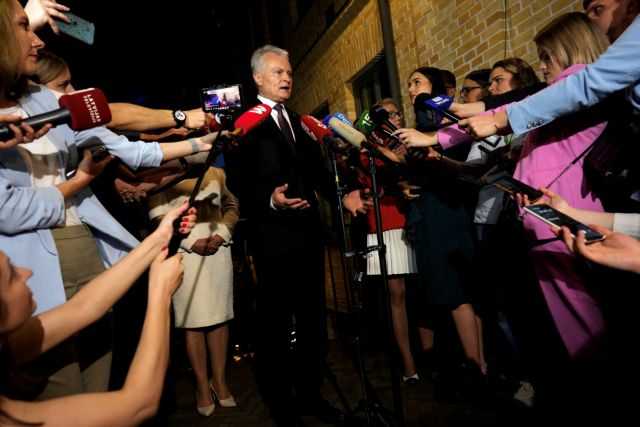 Lithuanian President Gitanas Nauseda speaks to media as he celebrates victory in the final round of presidential election in Vilnius, Lithuania May 26, 2024. REUTERS/Ints Kalnins