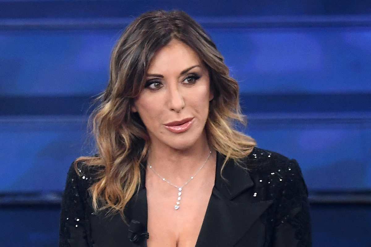 Η Ιταλίδα τραγουδίστρια Sabrina Salerno με μπικίνι σε παραλία Makeleio.gr